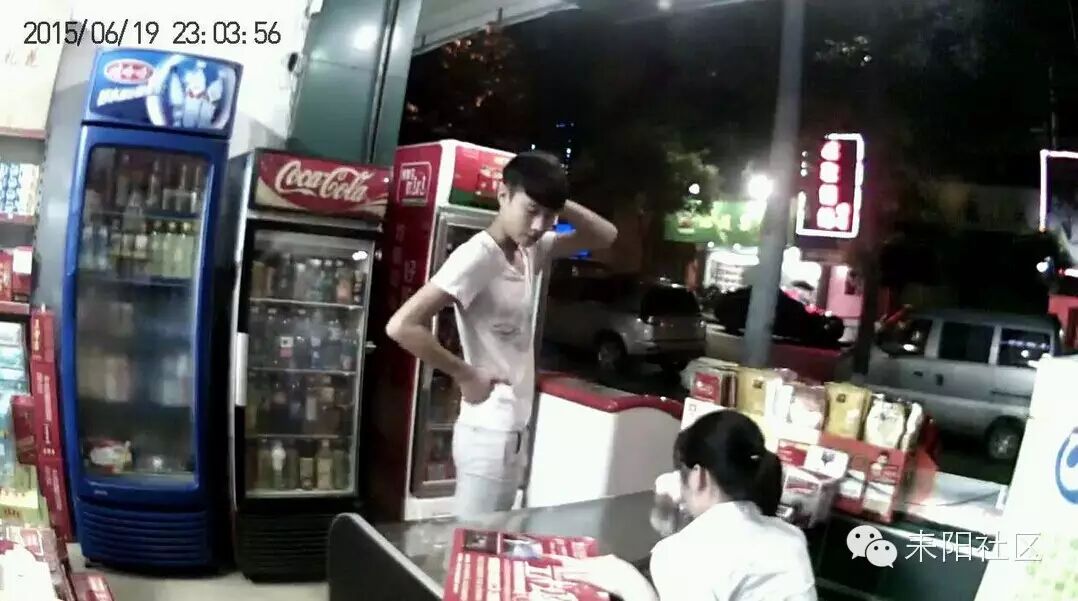 ①怀孕女子跳水自杀;②小伙子假装买烟抢起就跑;-怀孕期