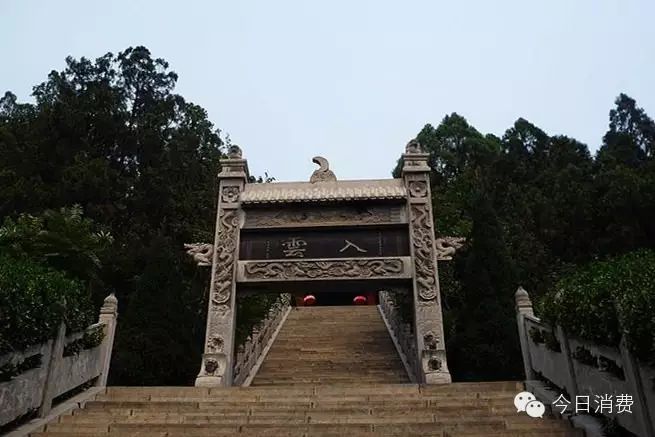 月山寺 景点介绍 月山位于河南省焦作市博爱县境内,太行山南麓.