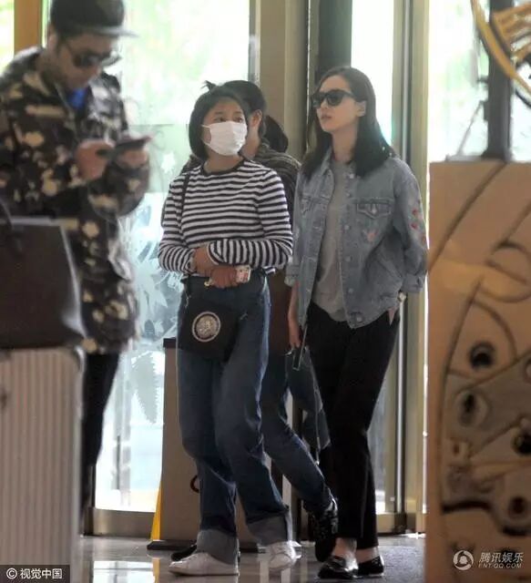 刘诗诗穿牛仔衫戴墨镜 双手插袋变最美天仙攻