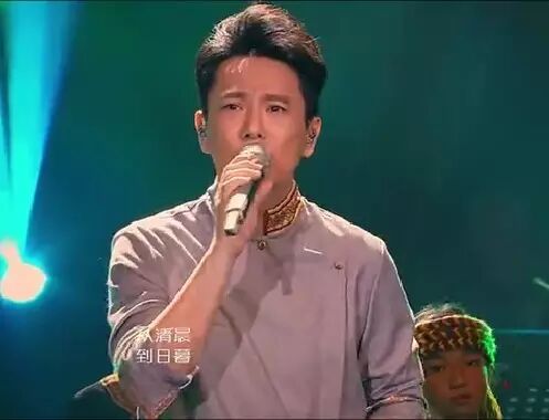 张信哲版《亲爱的小孩》音乐响起一瞬间观众都静默了!