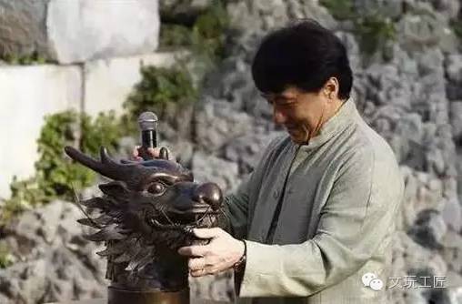 坐拥万件紫檀!成龙的私藏,价值数十亿!