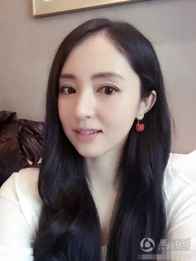 董璇晒自拍怕被嫌弃 网友:这么漂亮随便发