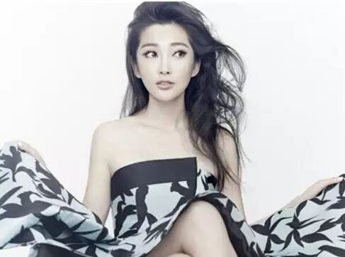 曾经与范冰冰齐名,如今走向国际,42岁的她不爱红毯爱瑜...