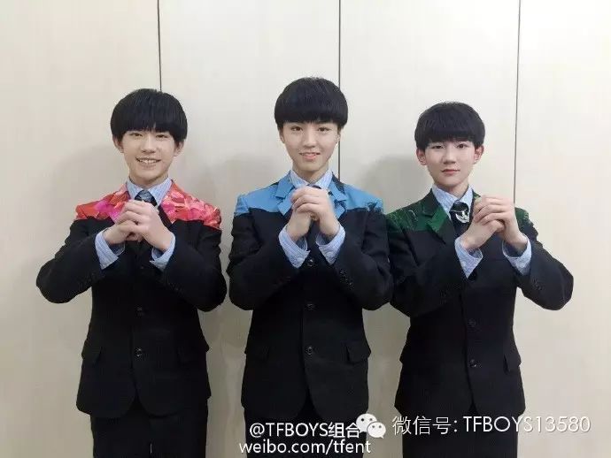 TFBOYS小剧场  千玺:“13—8=?”  源源:“不知道.＂