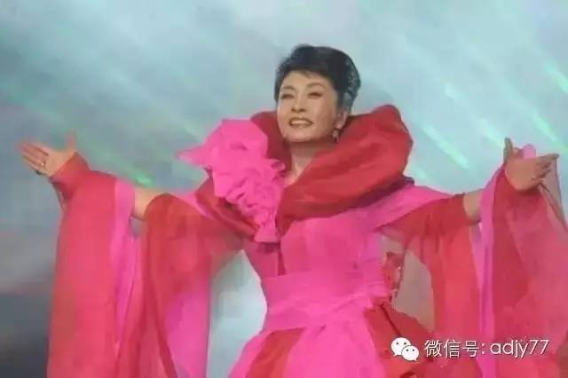 【视频】习近平夫人彭丽媛演唱哈利路亚震撼力超强