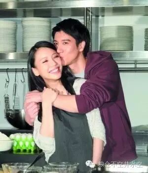 虐狗军团又填一员!王力宏勾着老婆脖子甜死人