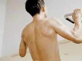 宋仲基的引体向上都没放到底!这是在练什么?