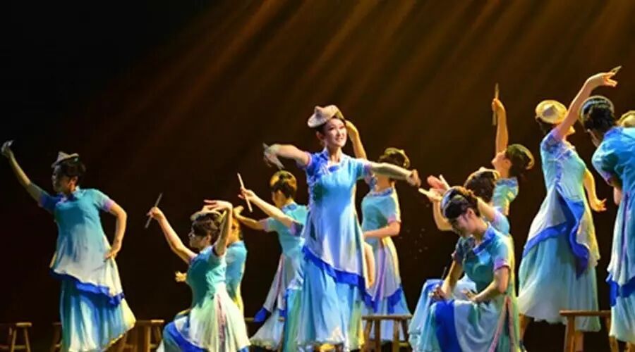 还原绝美人文风情画卷丨雅江光电助力大型舞台剧《浏水人家》