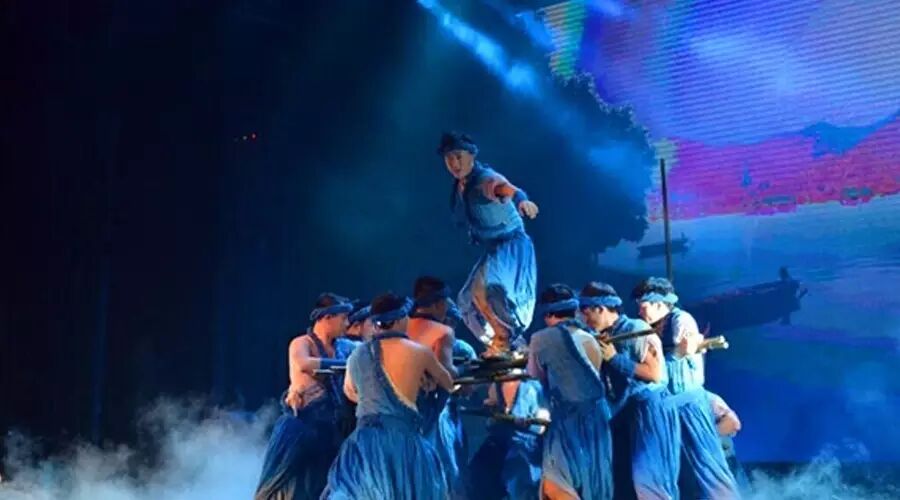 还原绝美人文风情画卷丨雅江光电助力大型舞台剧《浏水人家》