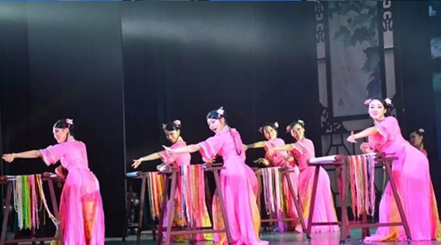 还原绝美人文风情画卷丨雅江光电助力大型舞台剧《浏水人家》