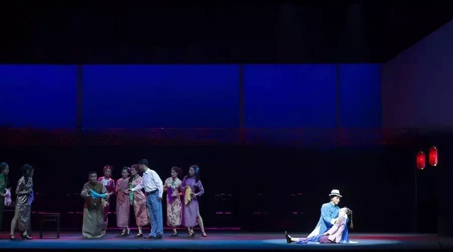 以光传情丨雅江助力大型现代川剧《白露为霜》