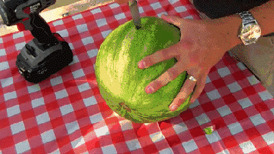 教你如何把西瓜吃出β格来    其实,咱身边切西瓜的便宜神器也不少