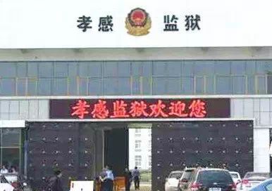 新闻哥涨贱识涨贱识:如何站在伟人的肩膀上装逼? 新闻哥涨贱识涨贱识:如何站在伟人的肩膀上装逼?