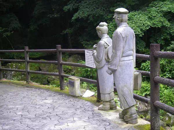 小说中"我"和舞女曾经走过的"踊子步道",从天城山净莲瀑布开始