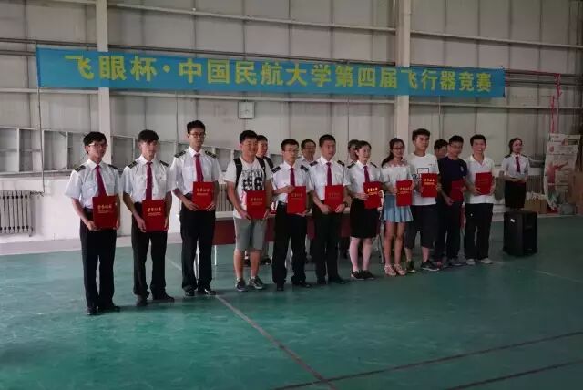 中航大有一伙人叫航模隊(duì)，有一次比賽叫校飛行器大賽 