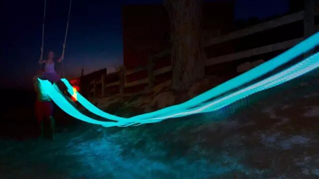 荡起童年记忆丨摇摆灯光秀