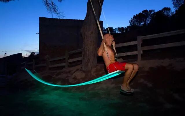 荡起童年记忆丨摇摆灯光秀