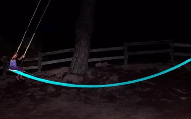 荡起童年记忆丨摇摆灯光秀