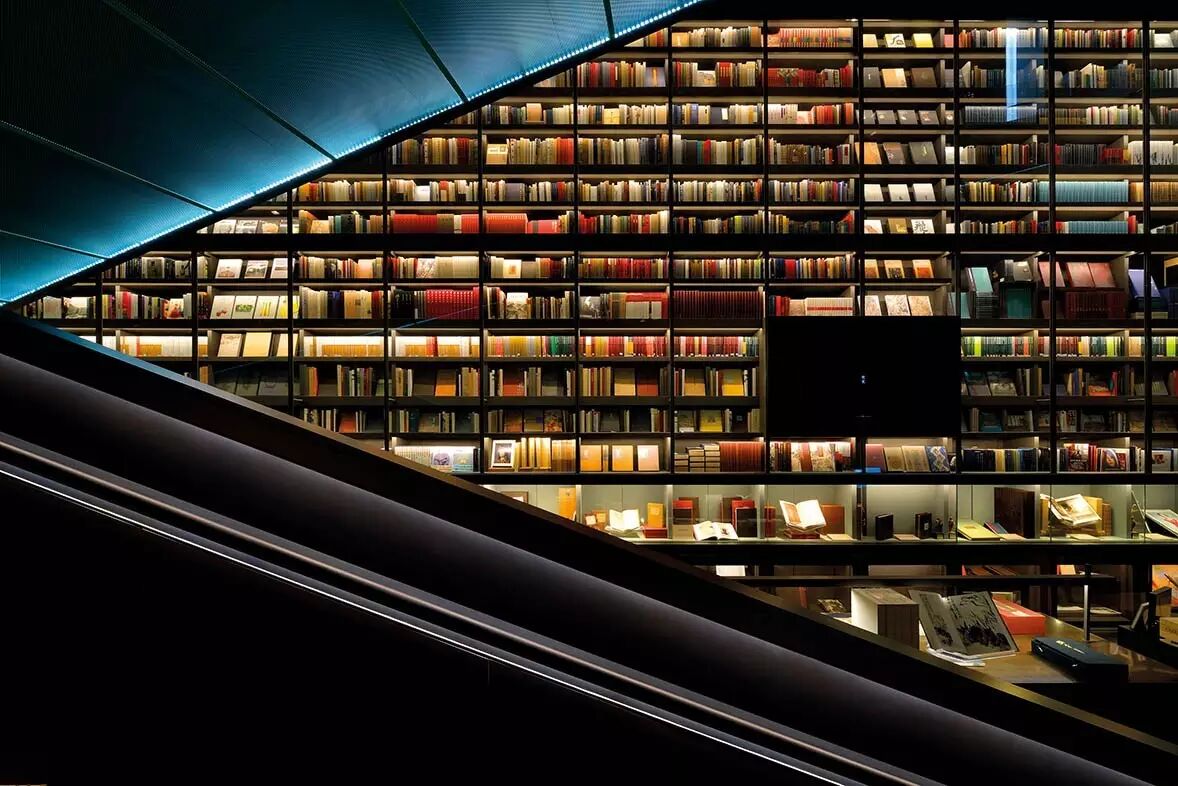 强化浩瀚的力量丨雅昌书墙照明设计