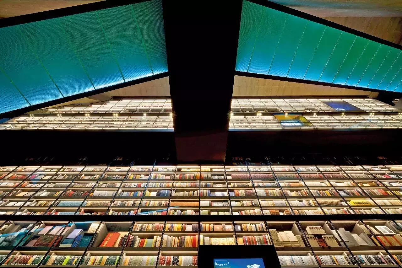 强化浩瀚的力量丨雅昌书墙照明设计