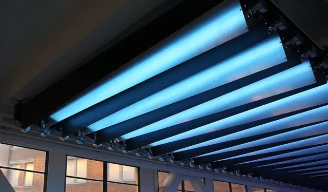 光的流动丨纽约市人行天桥安装“Prismatic”廊灯