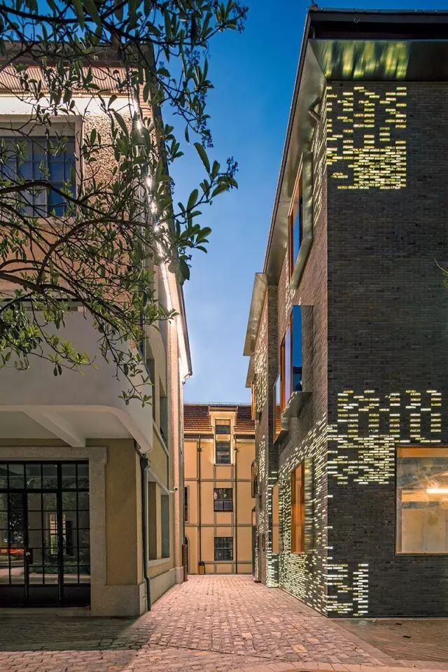 外立面改造丨发光的砖墙