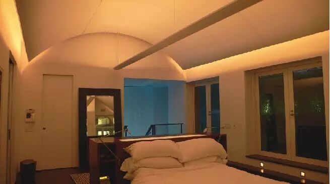 别致的住宅丨简洁的建筑内引入现代照明手法