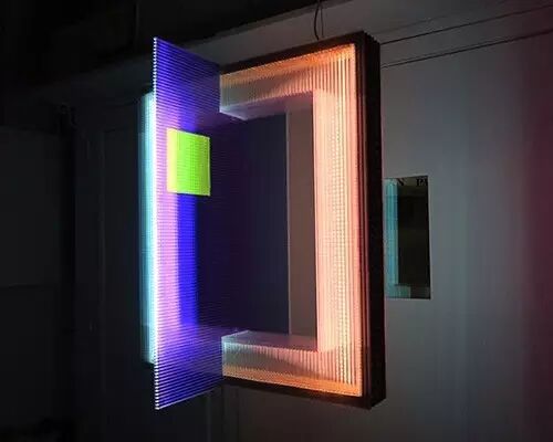 利用模拟技术和材料创造的光线艺术作品
