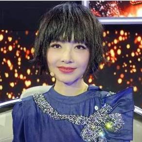 鲁豫换发型年轻了7岁,网友称像郭碧婷!