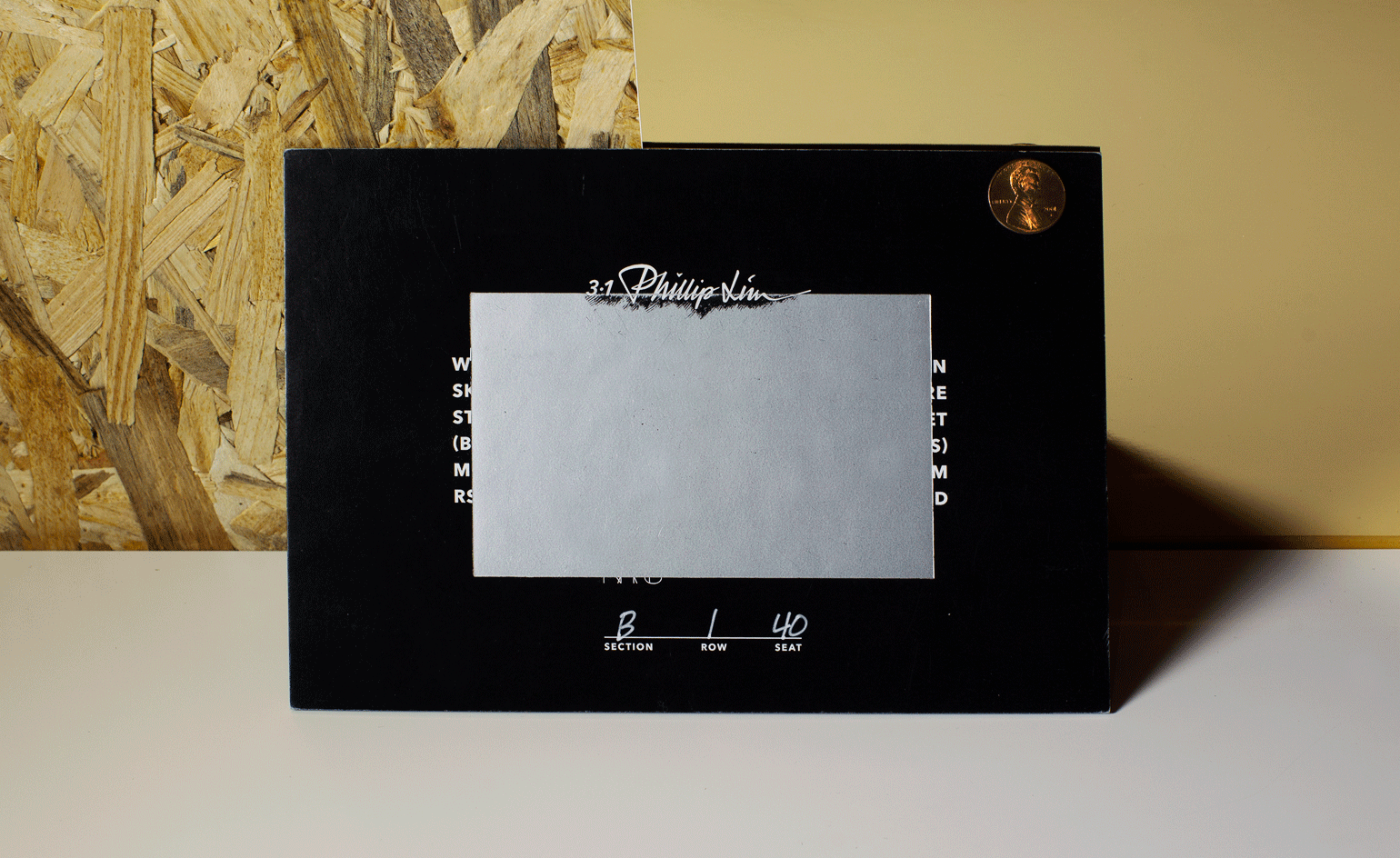 「nutsoutsidethetv」fashion·invitation·bouquet-icon