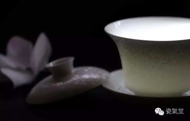 瓷氣堂•陶瓷欣赏美若黎明——定制婚纱与瓷器