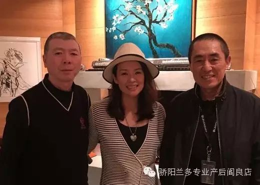 【头版头条】章子怡合影冯小刚张艺谋 产后身材恢复神速