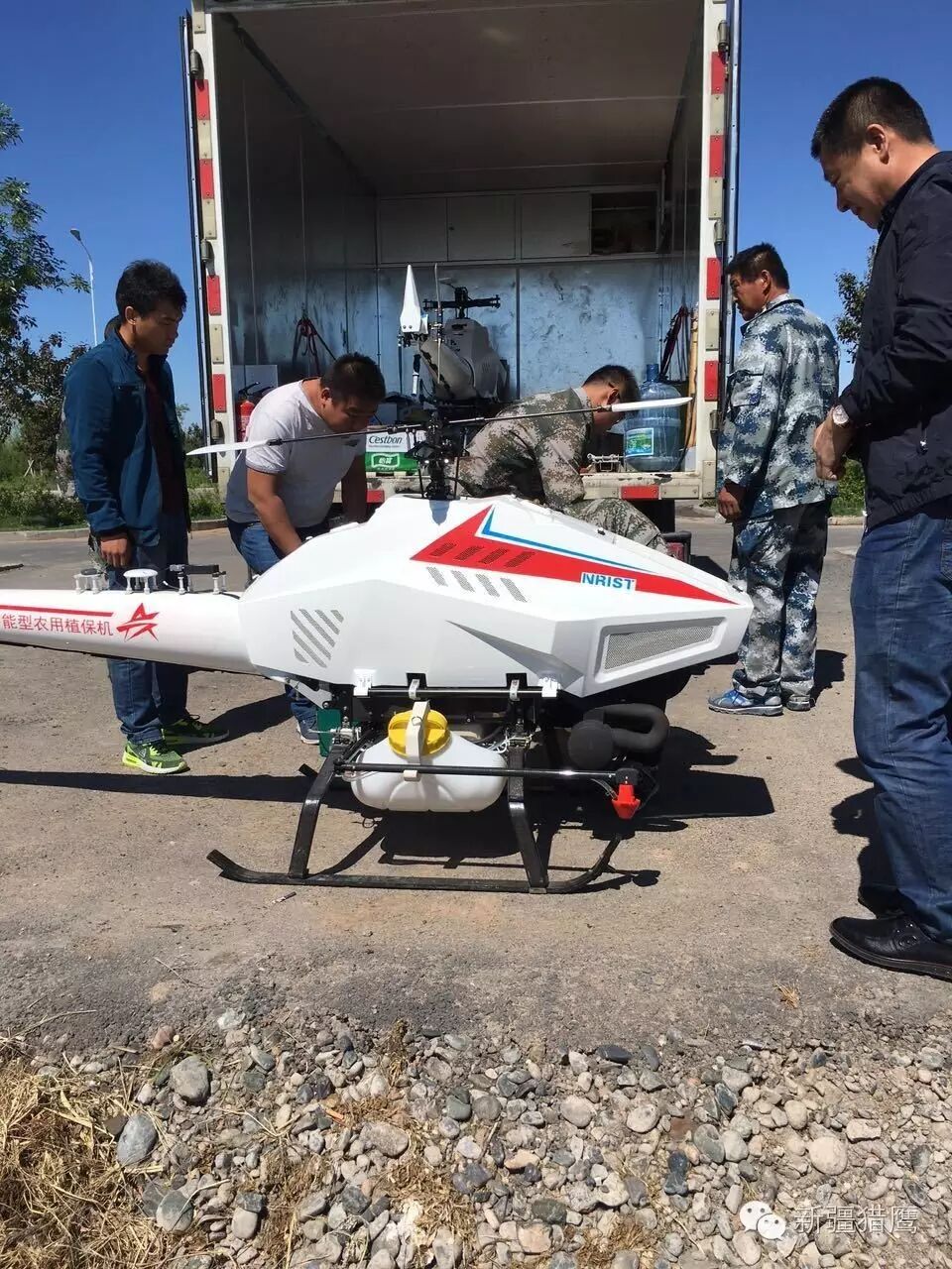 哇哦，這個飛機看著好厲害 