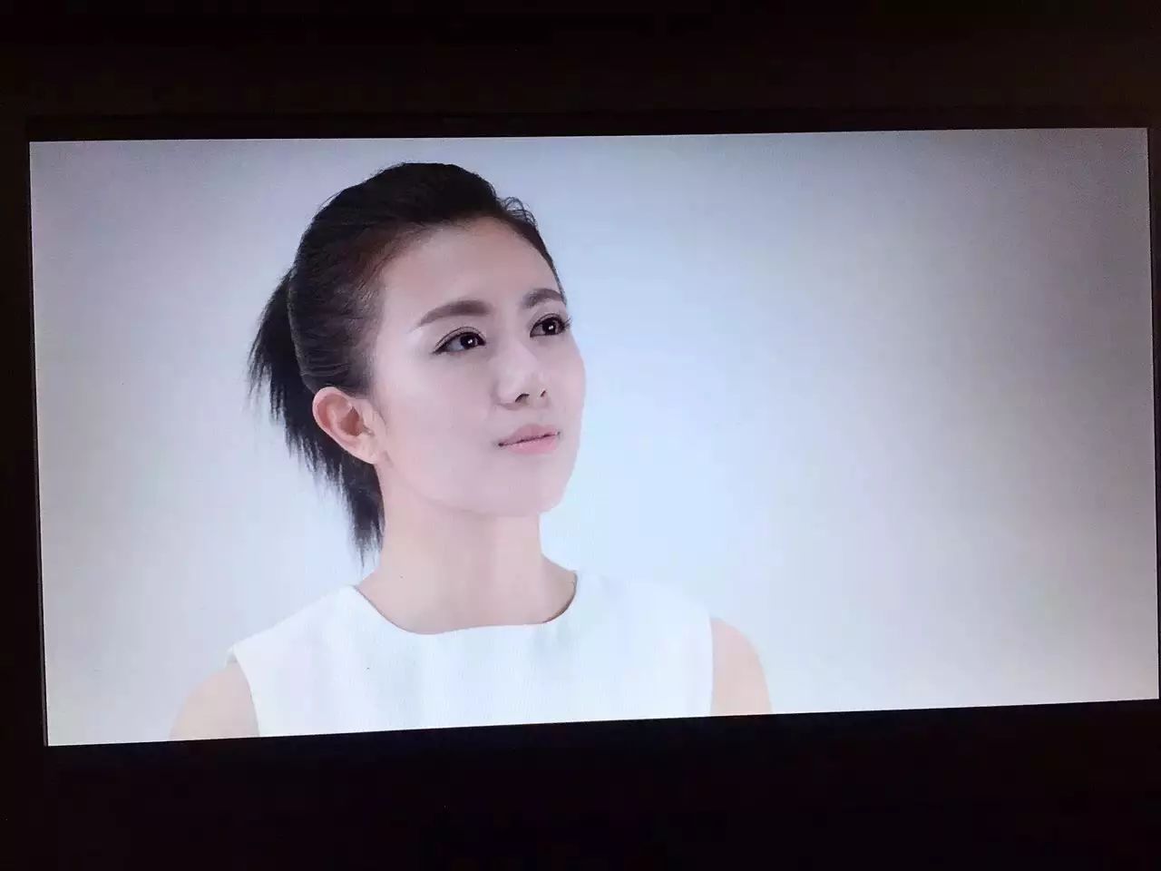 fm107美女主播高雯新版宣传照曝光!抢先看!