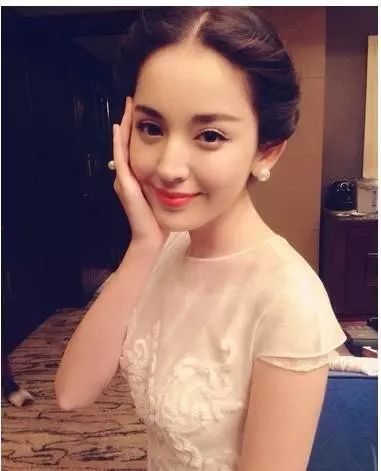 女神赵丽颖收视女王位置不保!夺位的竟是身边好友!