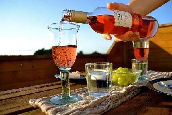 红酒、黄酒、橙酒、绿酒.....带你走进葡萄酒的五彩世界！