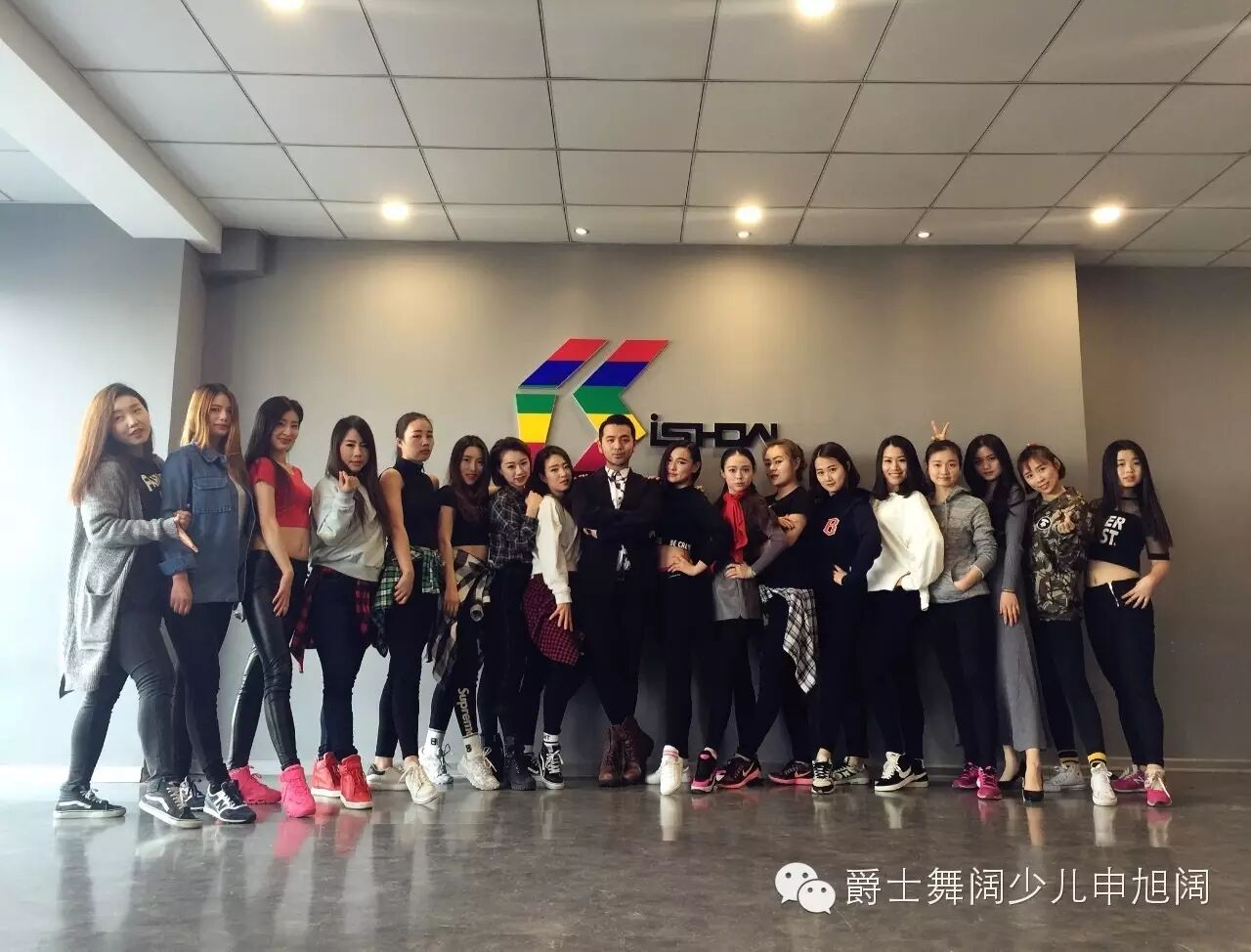 Ariana Grande＂Focus＂最新编舞 从今日期将陆续恢复公...