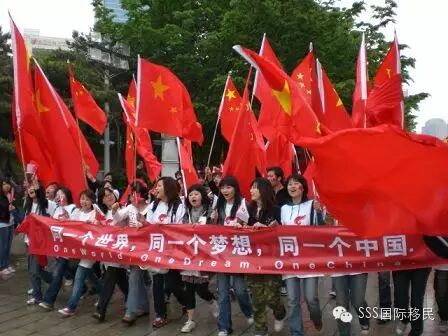 虽然身在国外，可那颗爱国的心永不变！