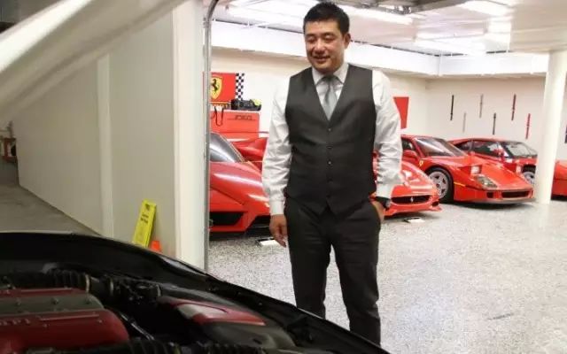 李兆佳喜欢谈论他对超跑以及经典传奇法拉利的热情,经常发布他驾驶