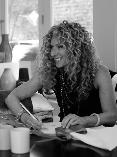 走马观灯 | 她把装满化学药剂的旧仓库，改造成趣味十足的房子