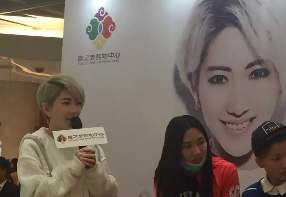 女神驾到~刘忻现身龙之梦签唱!