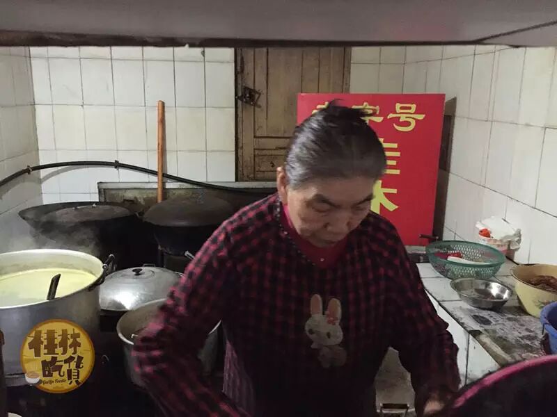 桂林小巷米粉窘境——一对老夫妻坚守了几十年的“米粉情”，该何去何从？387 / 作者:桂花糕 / 帖子ID:111853