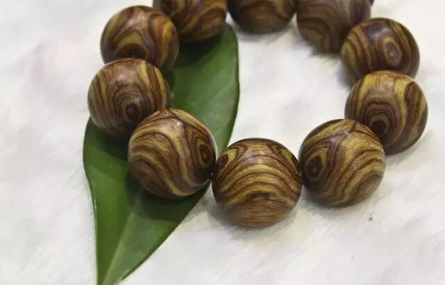 探访“文玩贵族”海南黄花梨手串的前世今生