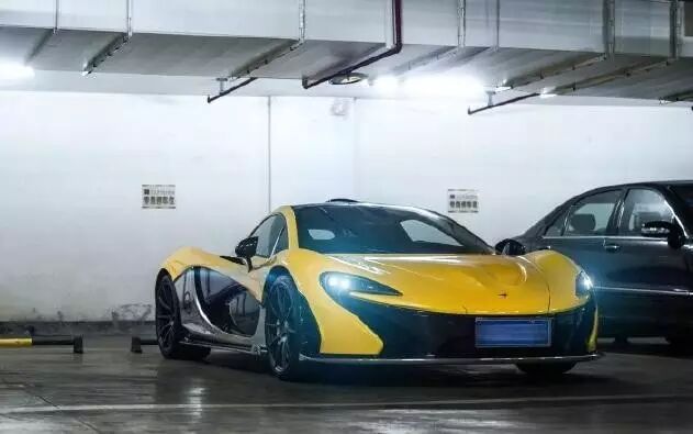 秒杀王思聪的豪车库,国内罕见老中少三款劳斯莱斯一字排...