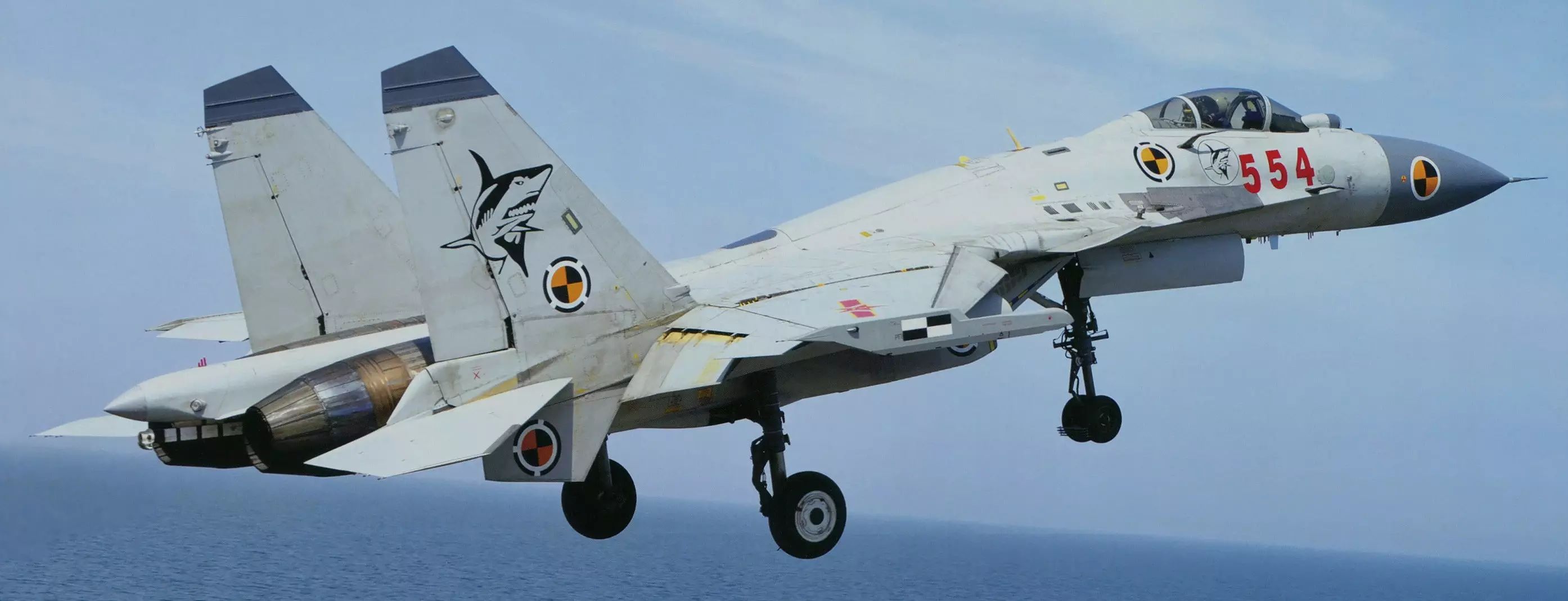 歼-15舰载战斗机,北约代号"flying shark"(飞鲨)