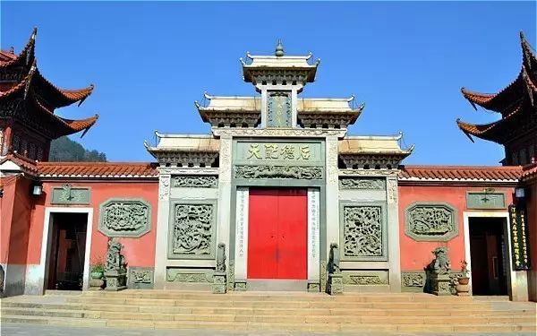 馆内设有"汀州客家博物馆陈列展览","长汀革命历史陈列","瞿秋白被囚