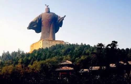 玩什么 芒砀山:永城北站就设在芒砀山附近.