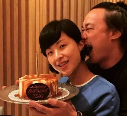 陈奕迅为老婆徐濠萦庆生 甜蜜咬耳朵难掩幸福肥
