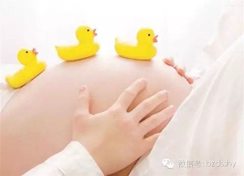 女子怀孕41周,剖腹产时发现肚子竟然是空的,真相让人震惊!