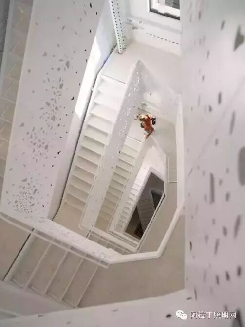 时尚、有趣、舒服、温馨的楼梯照明方案都在这里了